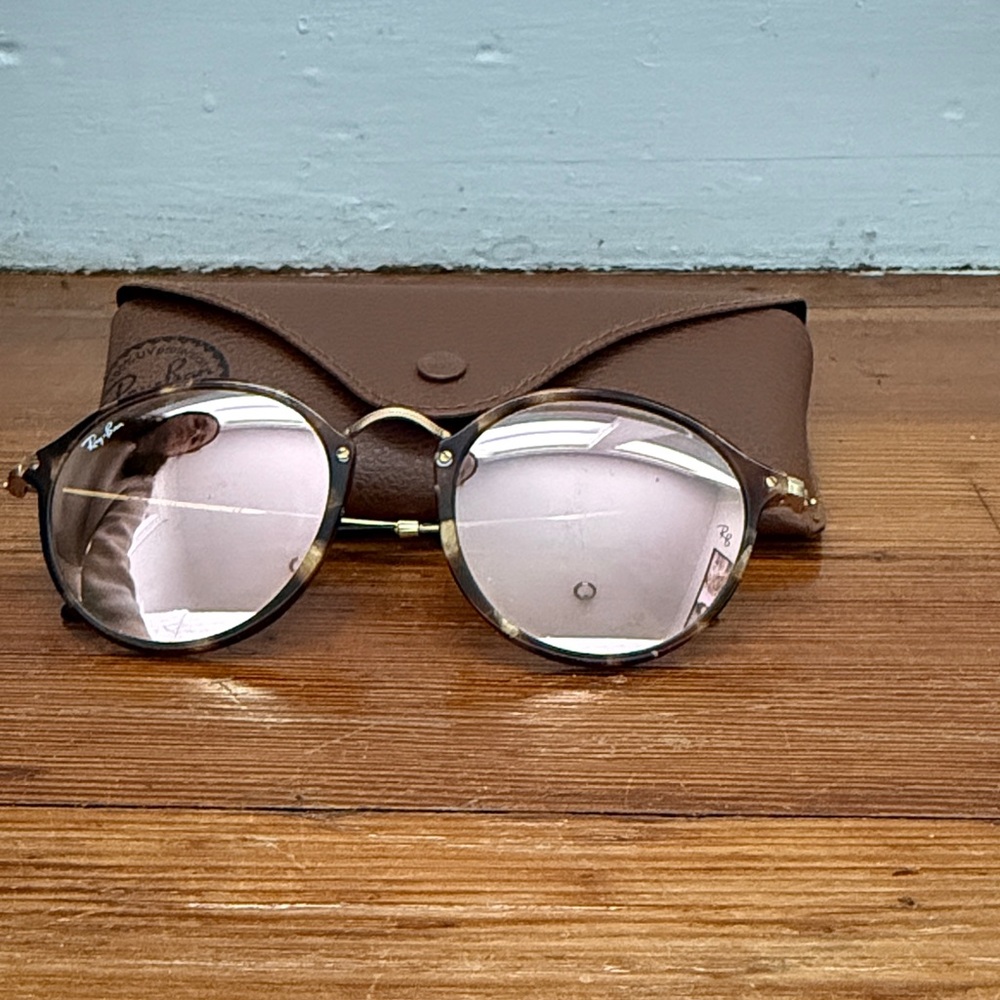 Ray-Ban Women's Round Tortoiseshell Frame Sunglasses with Pink Lenses